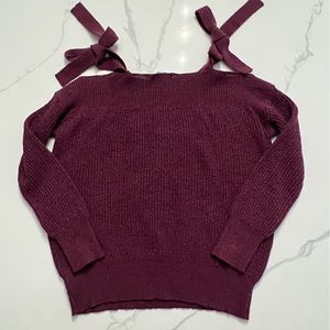 SHE+SKY maroon cold shoulder ties sweater shorts size medium good condition